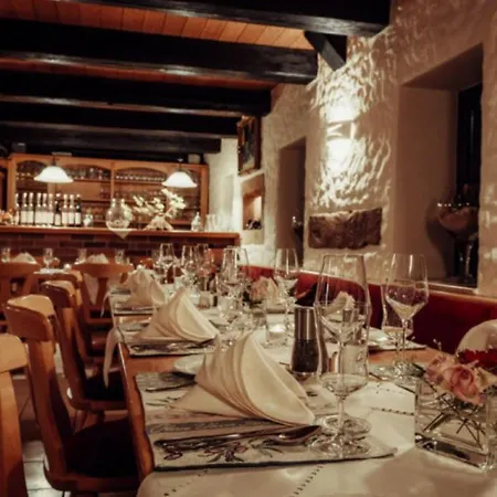 Weingut Schuh - Zur Bosel 3*