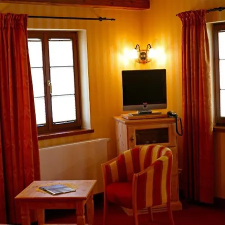 Gasthof Weingut Schuh - Zur Bosel 3*